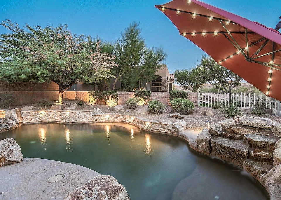 Stunning Backyard Paradise