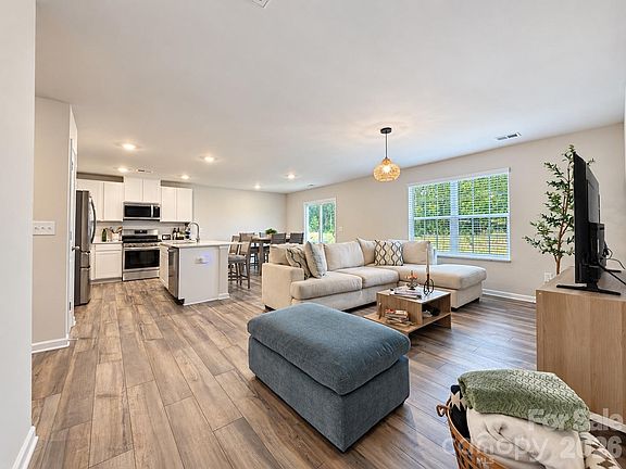 5th image of 533 Millstone Dr