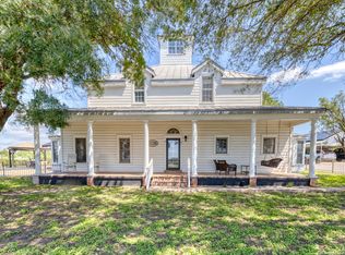 129 Marsh Ln, Uvalde, TX 78801