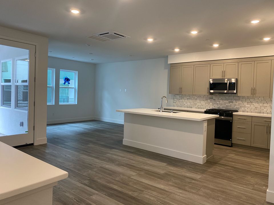 Living Room/Kitchen