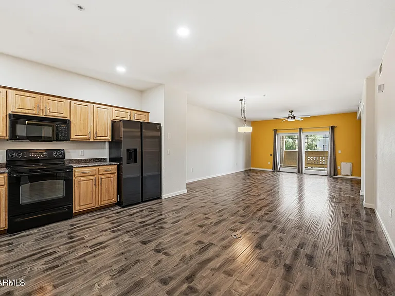 920 E Devonshire Ave #2027 — Photo 2