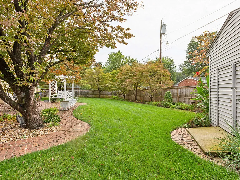 1605 Redwood Way — Photo 25