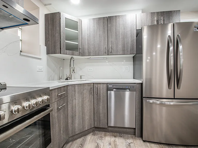 5013 W Montrose Ave #G — Photo 4
