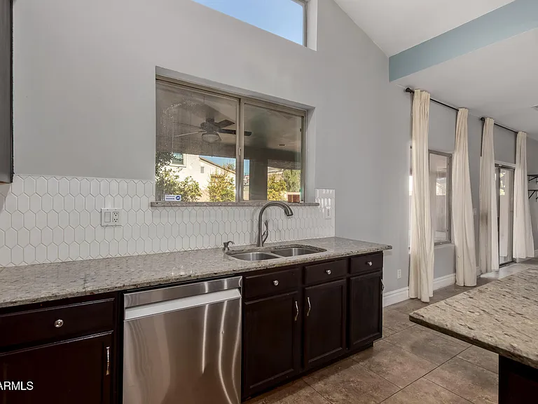 8406 W Pioneer St — Photo 14