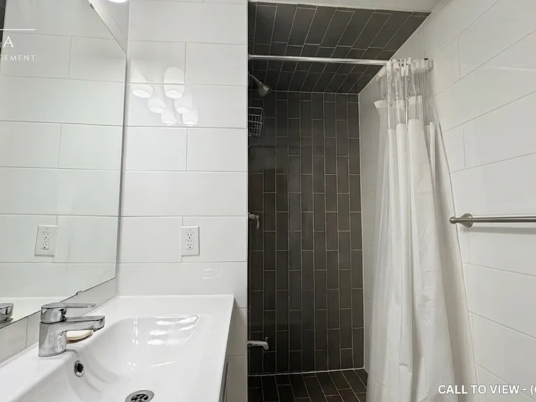 8 Balsam Ave N #1 — Photo 5