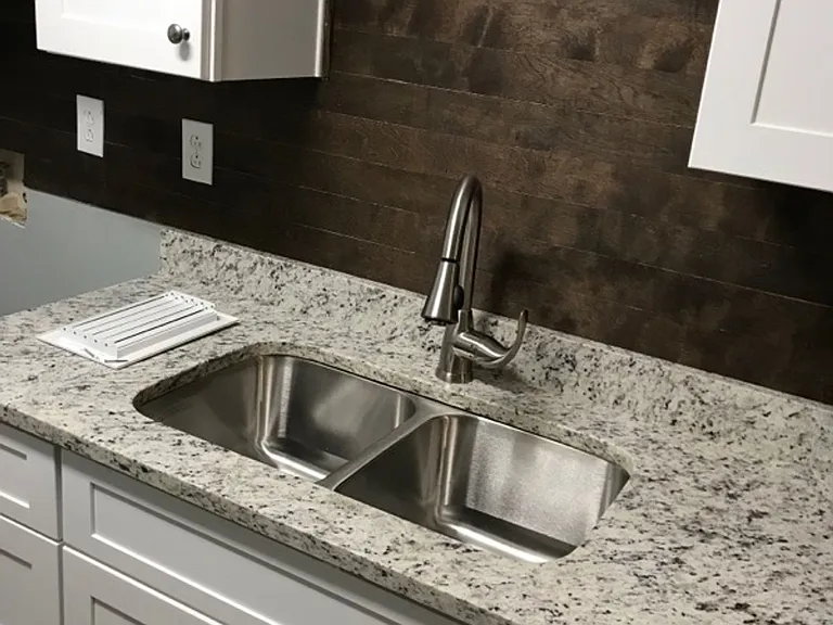 Avondale III Apartments — Photo 4