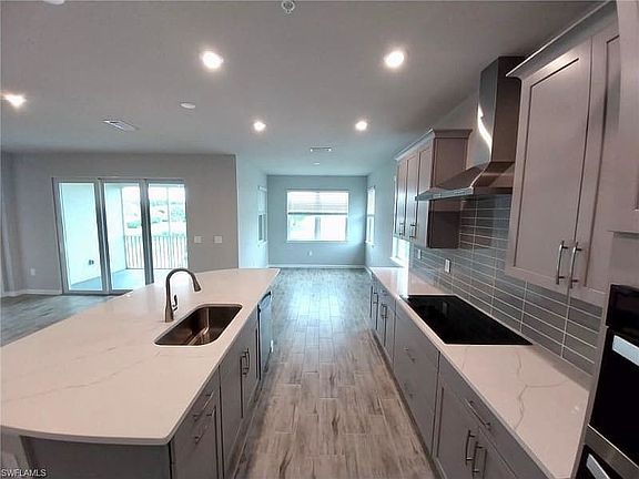 Kitchen: southern view.