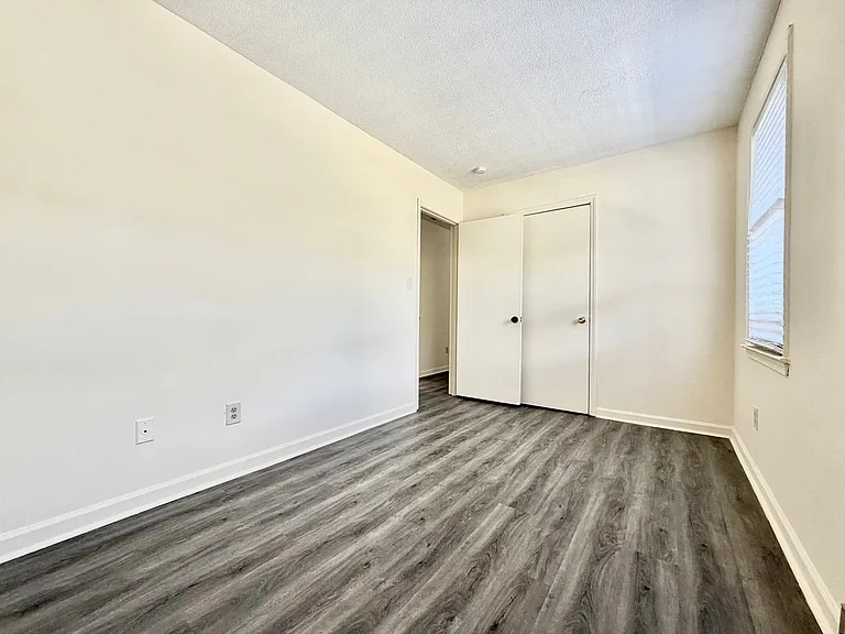 725 N Privette St — Photo 12