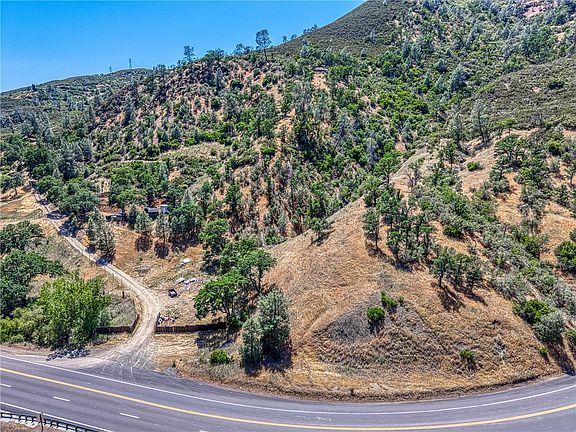 2nd image of 104 Mule Skinner Rd