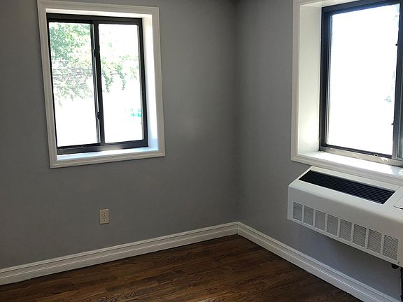 3rd image of 729 E 212th St APT 2