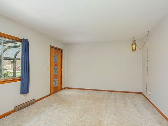 5th image of 929 E Eureka St