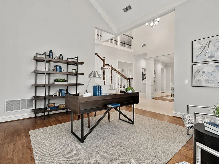 433 Martel Ln — Photo 5