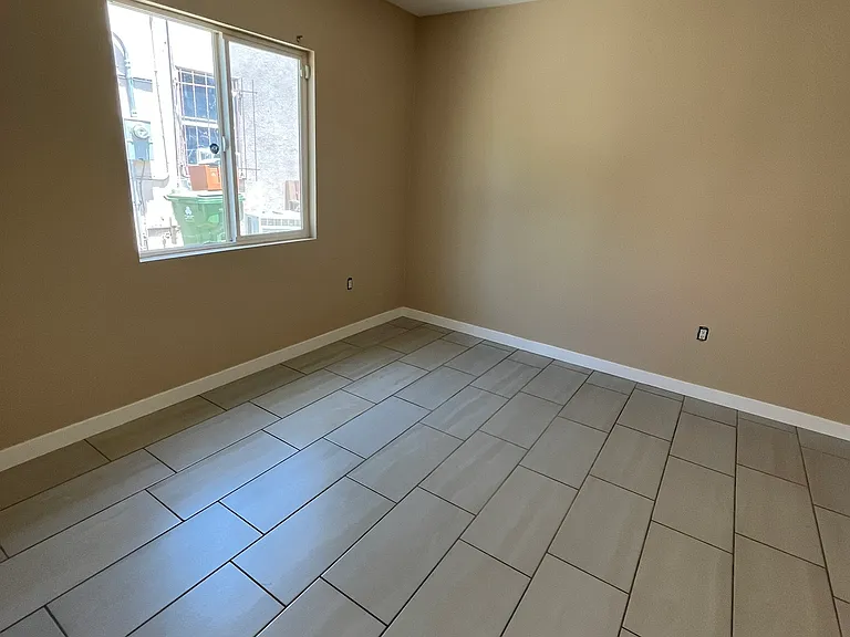 650 E 109th Pl #3/4 — Photo 7