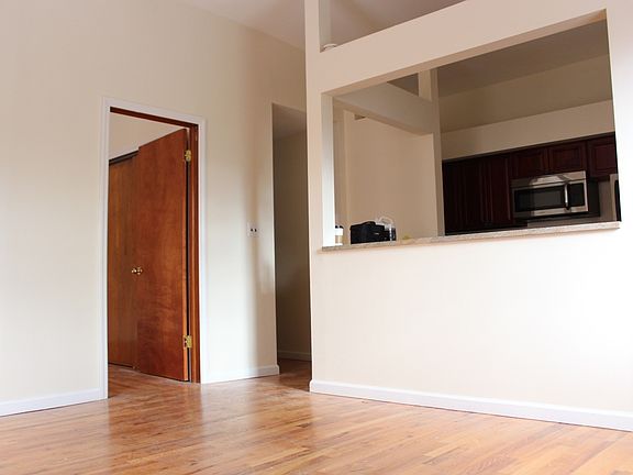 5th image of 435 Graham Ave #21R