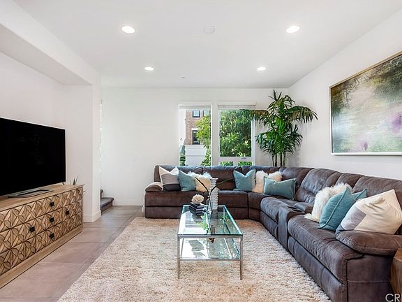 3rd image of 690 N Gramercy Pl