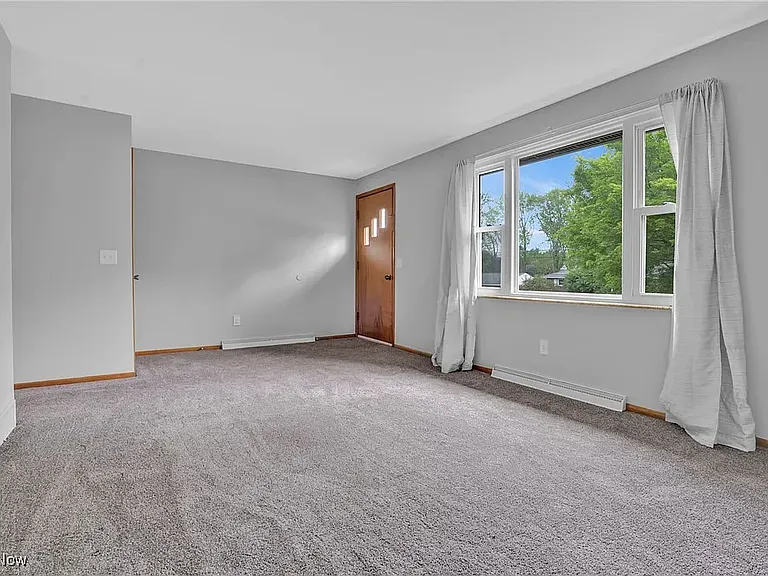 467 Valeside Ave NE #467 — Photo 3
