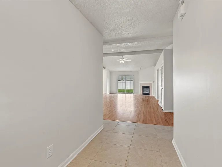 12756 Bentwater Dr — Photo 2
