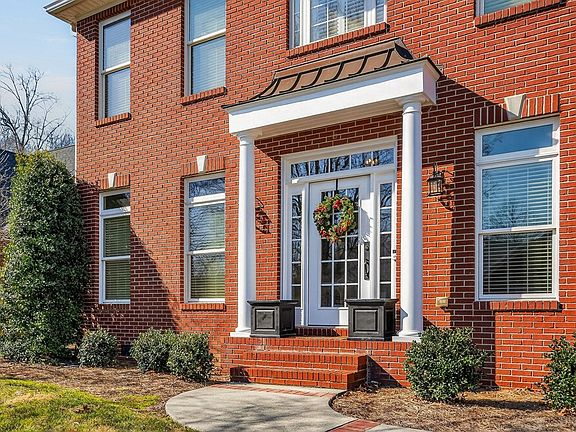 4th image of 360 Avey Cir