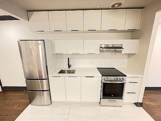 4th image of 1030 Bergen St #1B