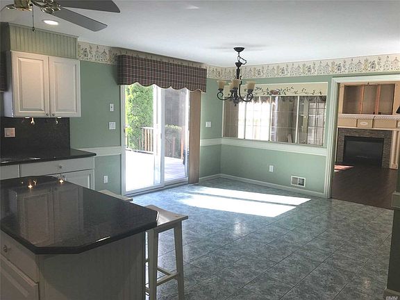 4th image of 10 Cheryl Dr