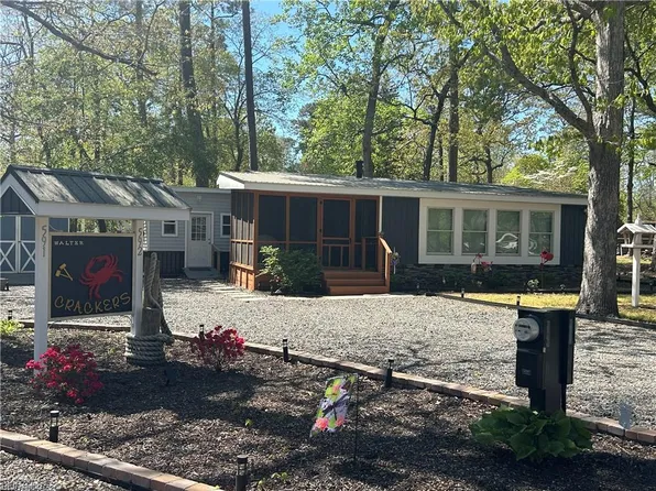 592 Pelican Ct, Horntown, VA 23395