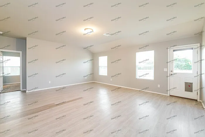 3 bed, 2.0 bath, 1669 sqft, $1,595 — Photo 3