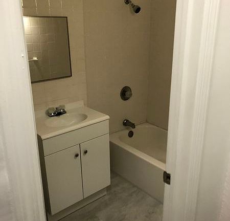 4th image of 1232 Manor Ave #1