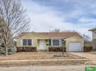 1829 Robertson Dr, Omaha, NE 68114