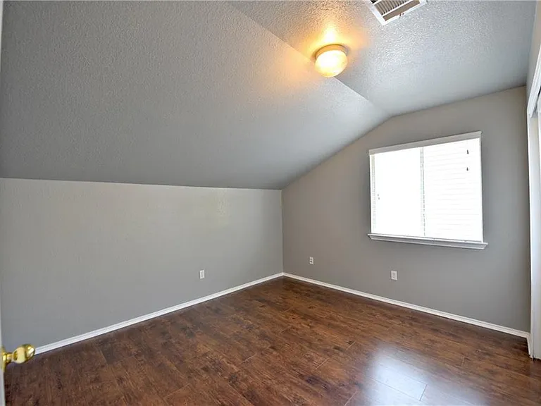 2813 Greenlee Dr — Photo 13