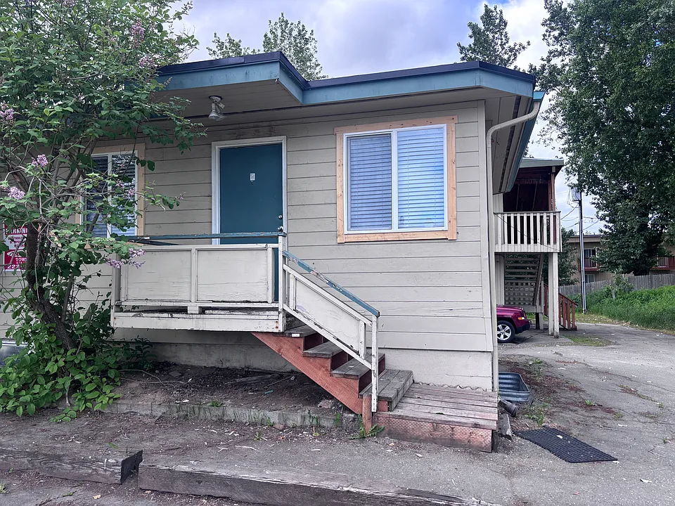 700 W 45th Ave #B