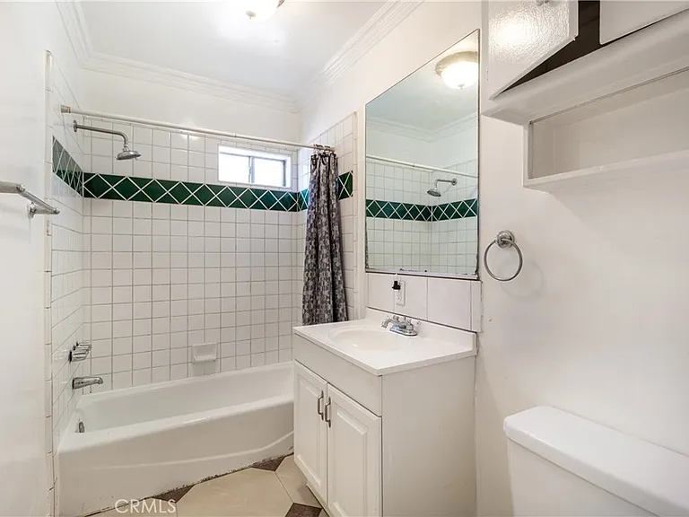 5034 Newcastle Ave — Photo 6