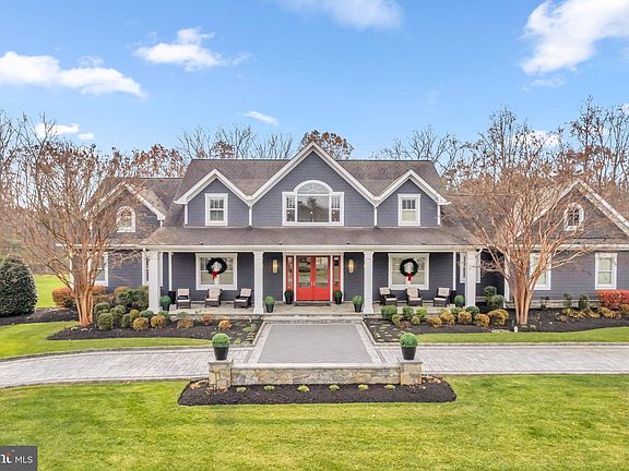 3rd image of 1009 Saint Annes Ln