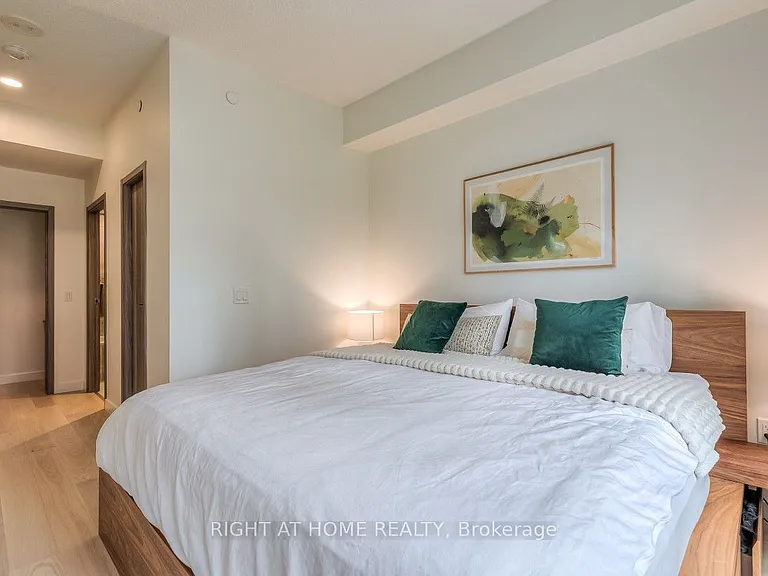 95 McMahon Dr #511 — Photo 24