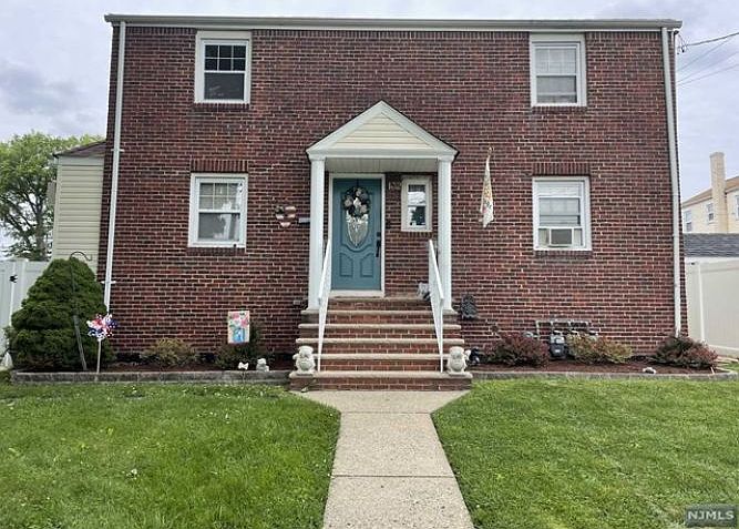 1st image of 132-134 Leonard Pl