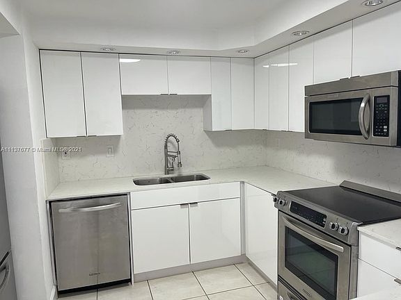 5th image of 1450 Brickell Bay Dr APT 1405
