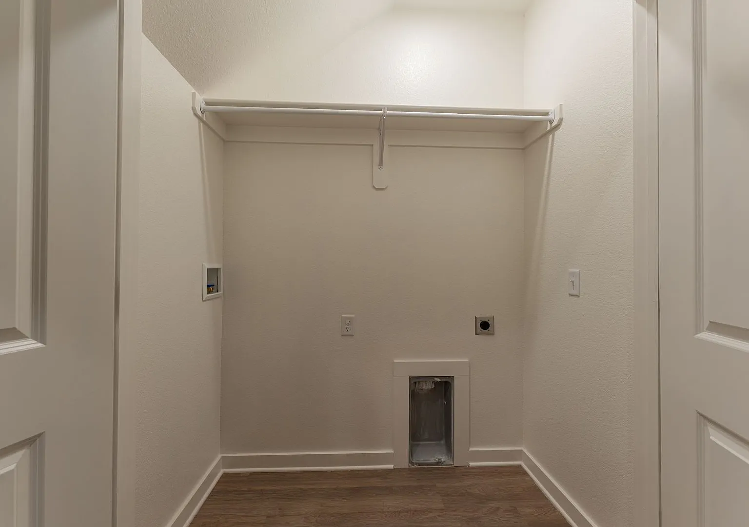 2 BR Townhomes — Photo 4
