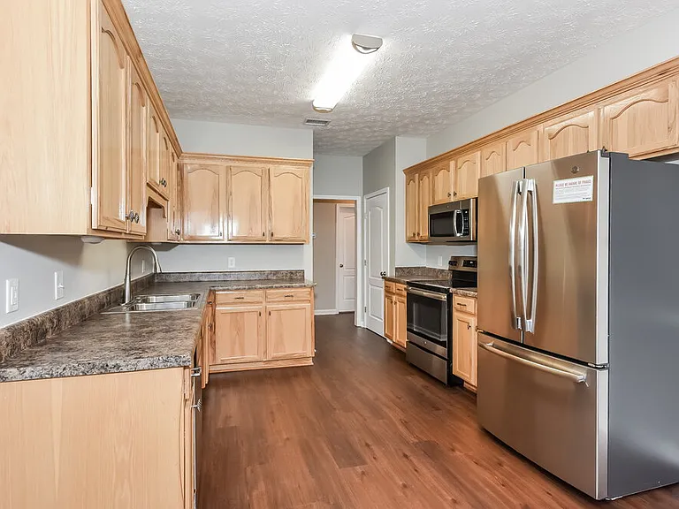 1903 Champlain Dr — Photo 6