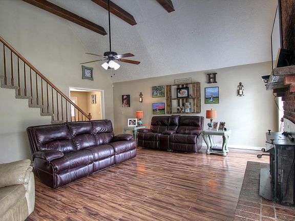 3rd image of 467 Deerfield Dr
