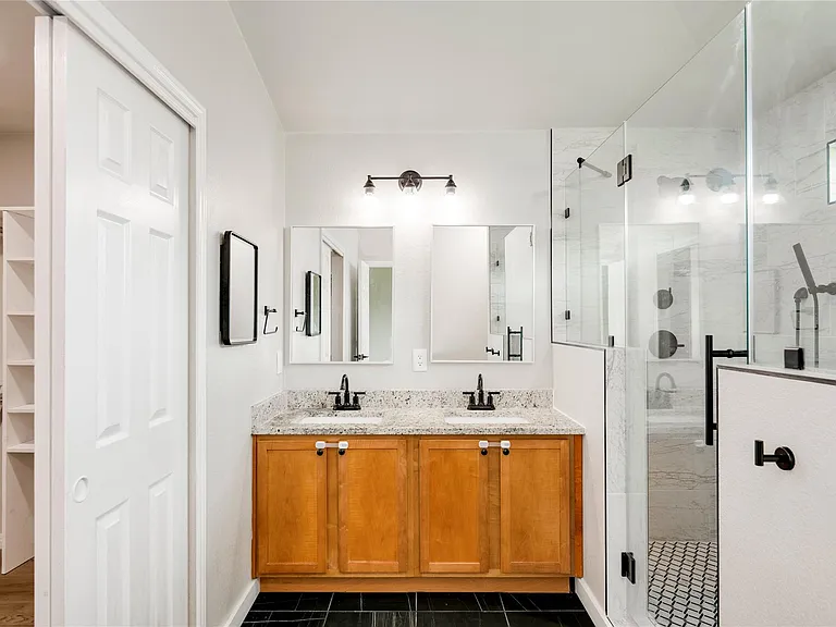 2401 Marshall Trl — Photo 28