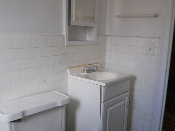 5th image of 209 Elmwood Ave APT 42