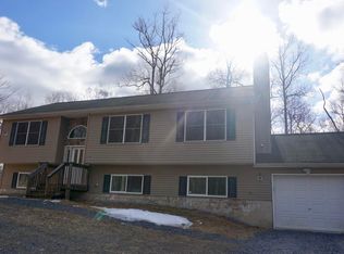 6327 Racoon Ln, East Stroudsburg, PA 18302