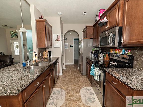 4th image of 367 NE Highland Pony Way
