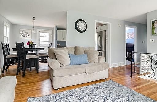 3rd image of 442 Summer St