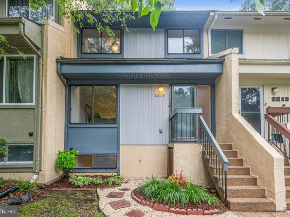 2214 White Cornus Ln, Reston, VA 20191