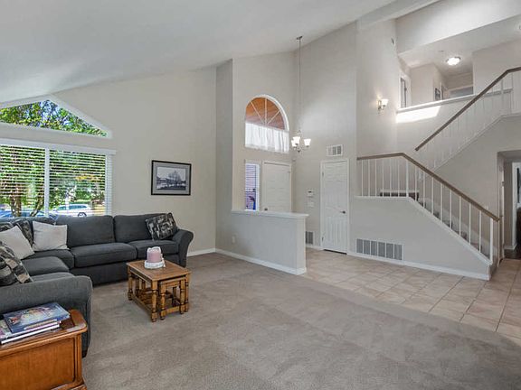 5th image of 3190 Crazy Horse Dr
