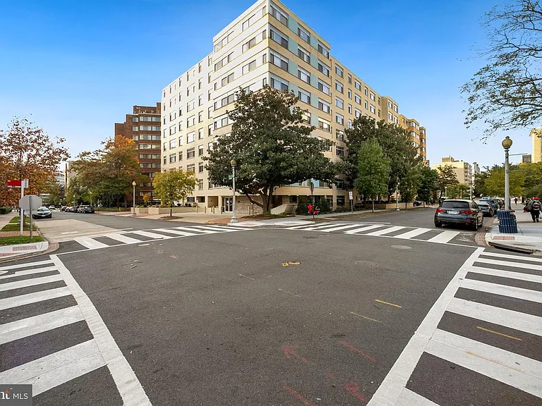 2401 Washington Cir NW #H-803 — Photo 36