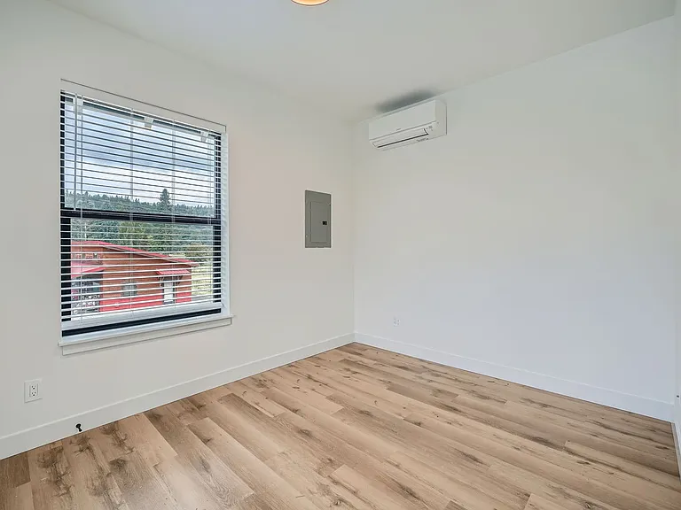 31628 W Commercial Street — Photo 6