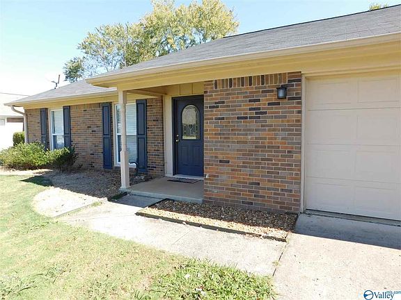 2nd image of 1019 Brighton Cir SE