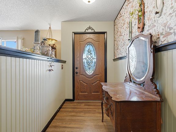 3rd image of 3181 Elm Ave