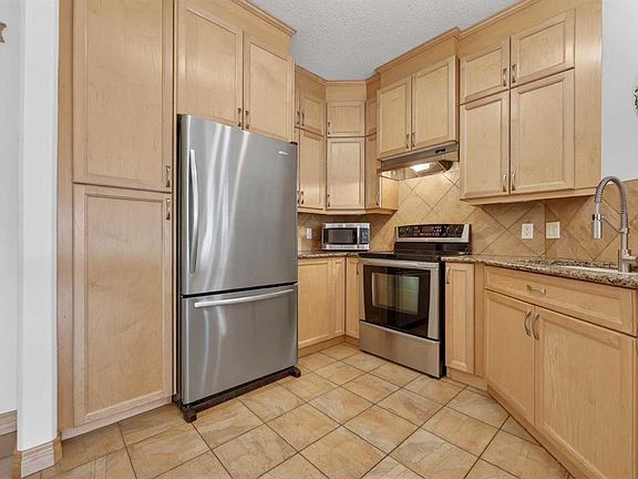 2nd image of 30 S Discovery Ridge Close SW #503